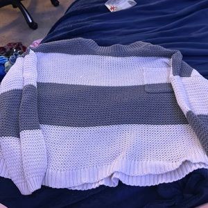 american eagle white and gray striped sweater !